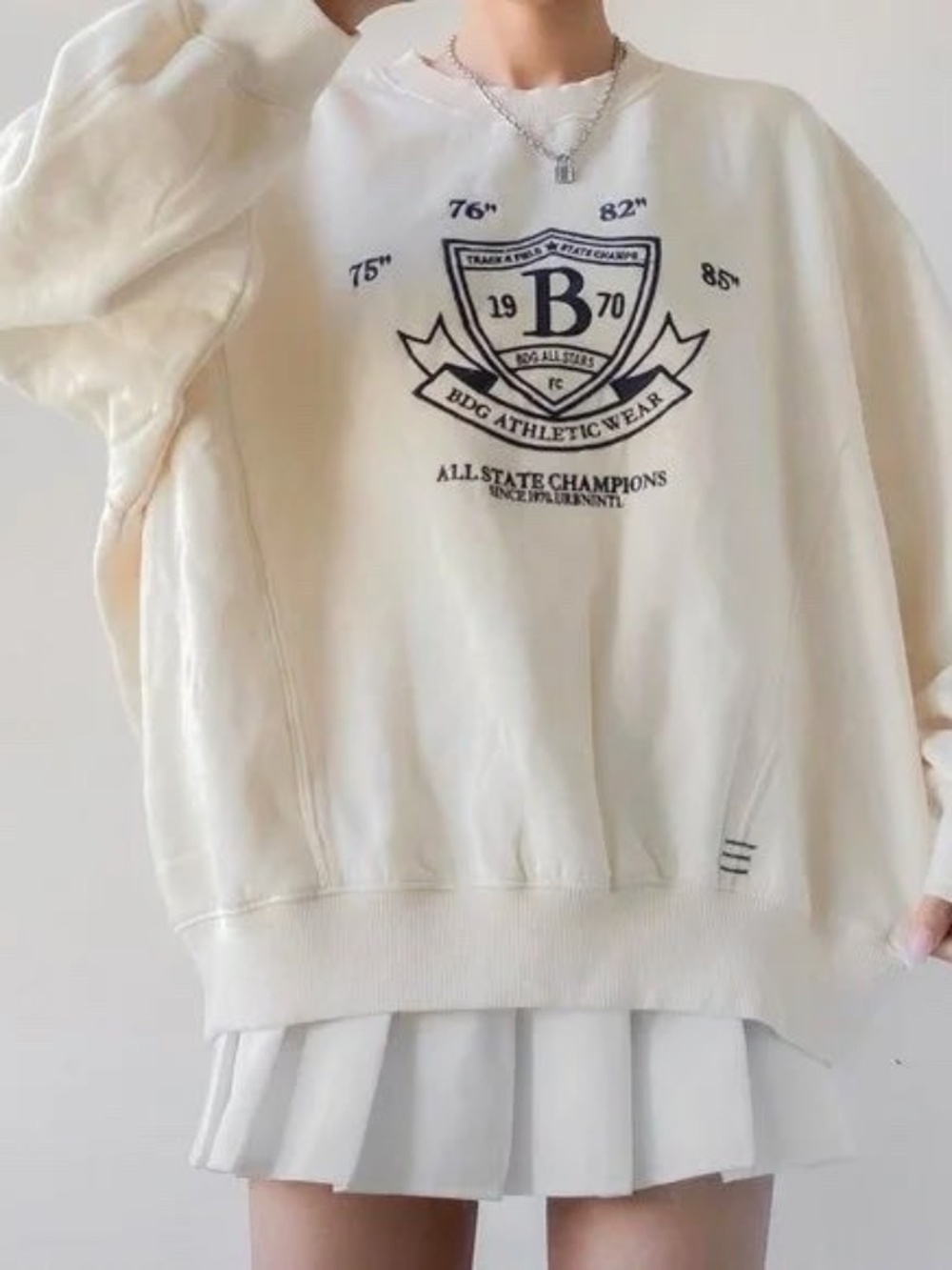 BDG Urban Outfitters Sweatshirt Oversized Cream Pullover Athletic Wear Medium